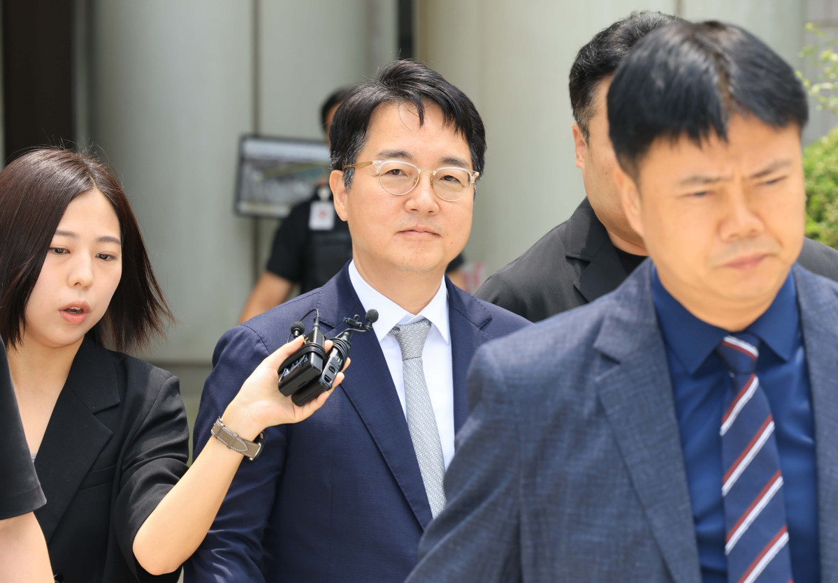 ▲16일 서울 서초구 서울중앙지법에서 심우정 전 검찰총장이 구속 전 피의자심문(영장실질심사)을 마치고 법원을 나서고 있다. 사진공동취재단