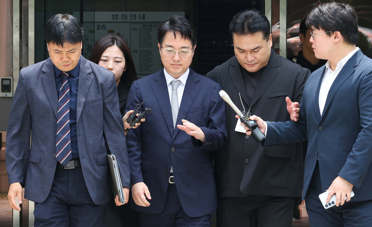▲16일 서울 서초구 서울중앙지법에서 심우정 전 검찰총장이 구속 전 피의자심문(영장실질심사)을 마치고 법원을 나서고 있다. 사진공동취재단
