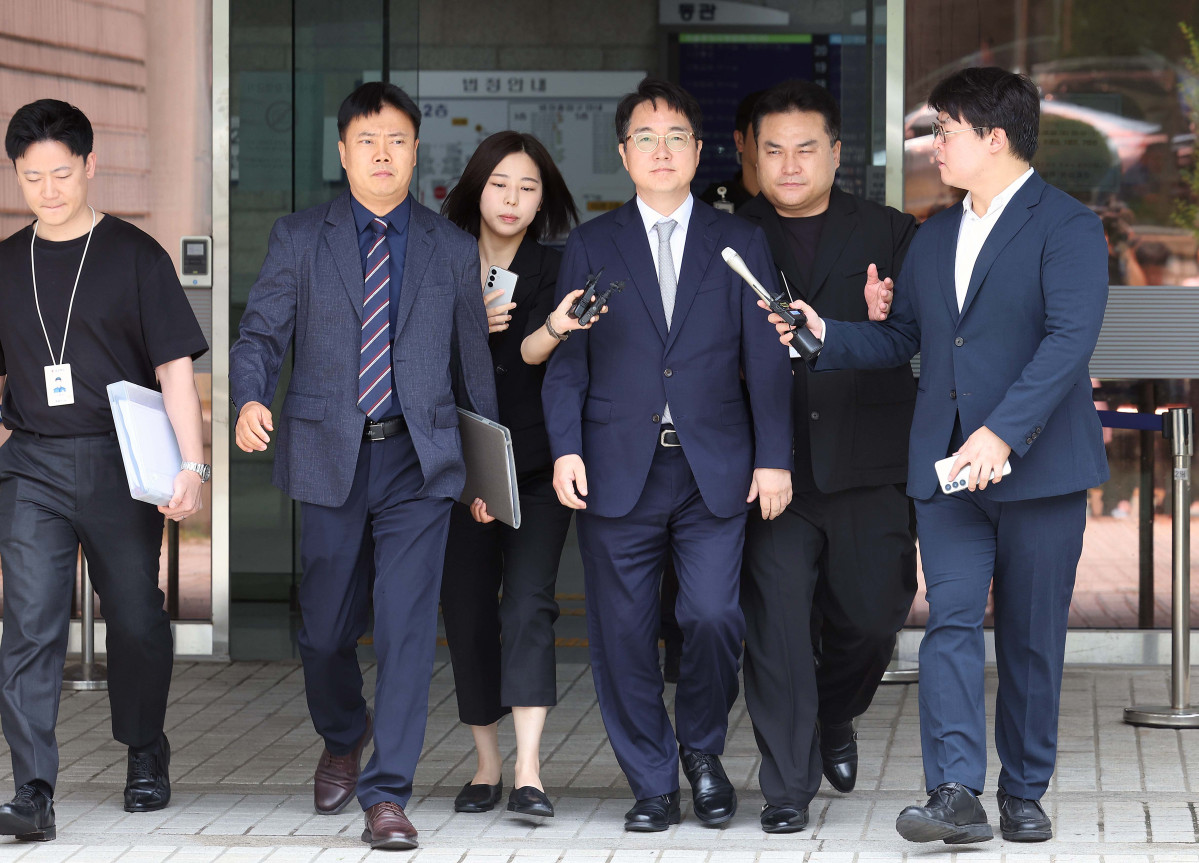 ▲16일 서울 서초구 서울중앙지법에서 심우정 전 검찰총장이 구속 전 피의자심문(영장실질심사)을 마치고 법원을 나서고 있다. 사진공동취재단