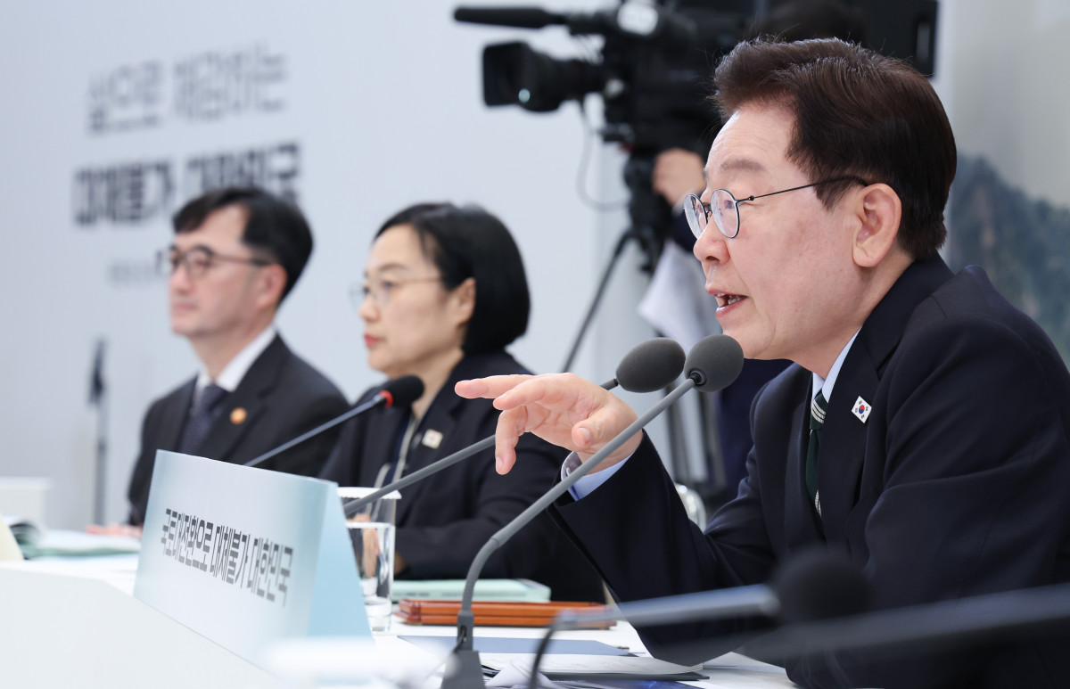 ▲이재명 대통령이 16일 청와대 영빈관에서 열린 국토·농식품·해수부 등에 대한 부처 업무보고에서 발언하고 있다. 2026.7.16 [청와대통신사진기자단]