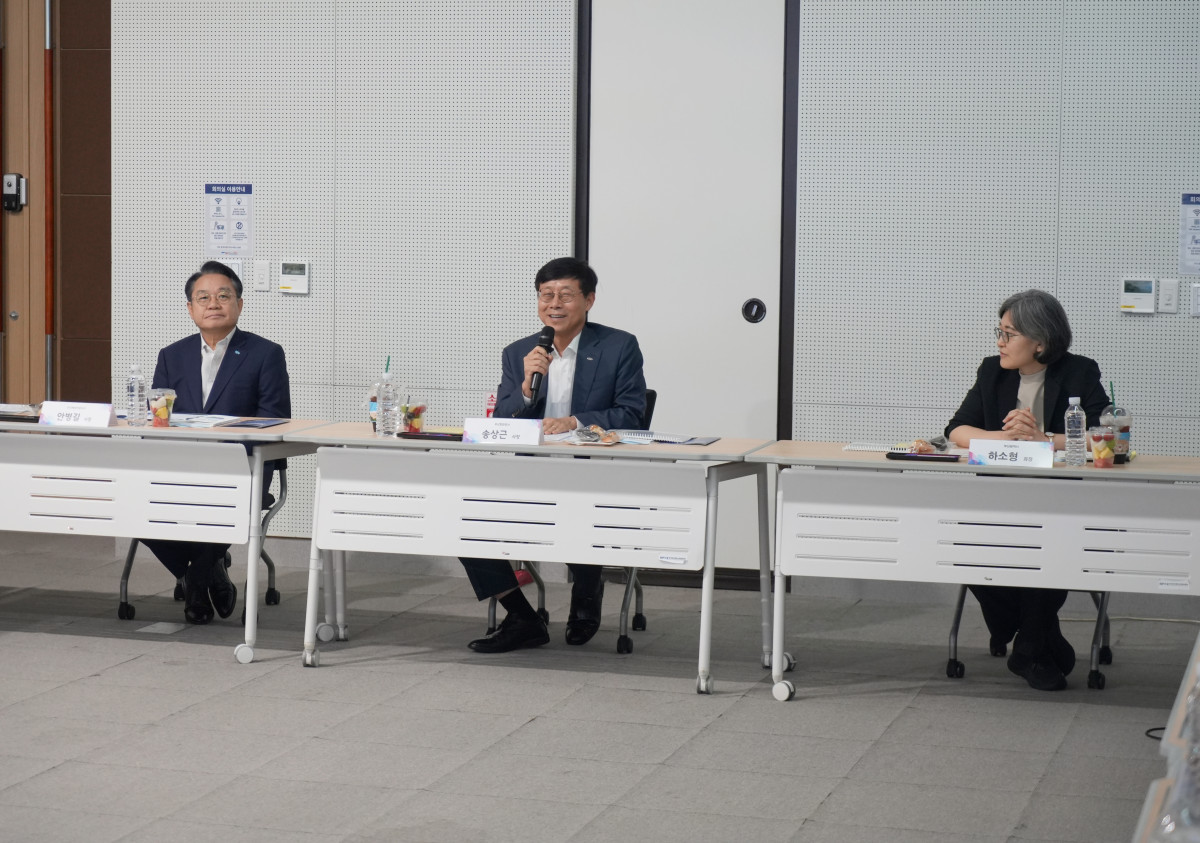 ▲참석자들에게 인사말씀을 전하는 BPA송상근_사장 (사진제공=부산항만공사)