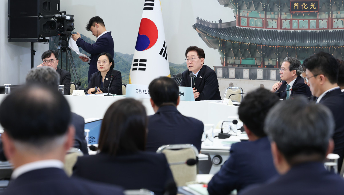 ▲이재명 대통령이 16일 청와대 영빈관에서 열린 국토·농식품·해수부 등에 대한 부처 업무보고에서 발언하고 있다. 2026.7.16 [청와대통신사진기자단]