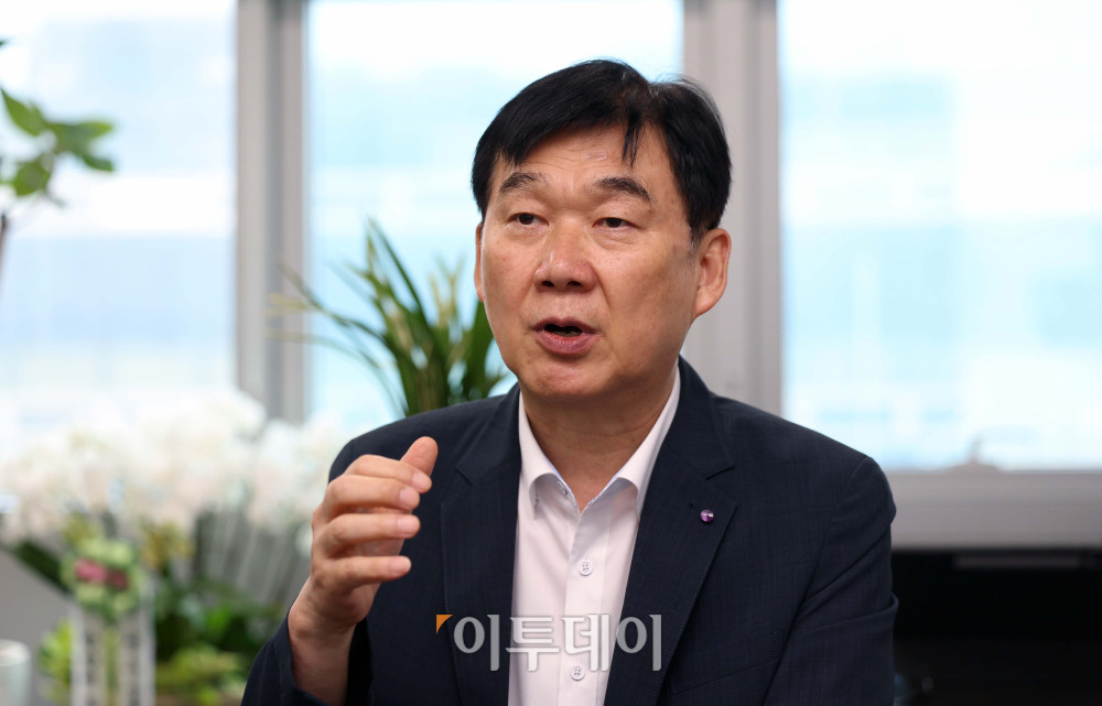 ▲서울시 제5대 서울총괄건축가로 위촉된 이창무 한양대 도시공학과 교수가 15일 서울시청사에서 이투데이와 인터뷰를 갖고 있다. 신태현 기자 holjjak@ (이투데이DB)