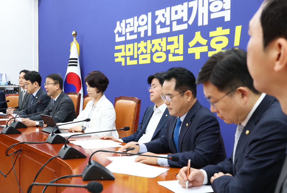 ▲더불어민주당 한병도 당 대표 직무대행 겸 원내대표가 16일 국회에서 열린 정책조정회의에서 발언하고 있다. 사진=연합뉴스