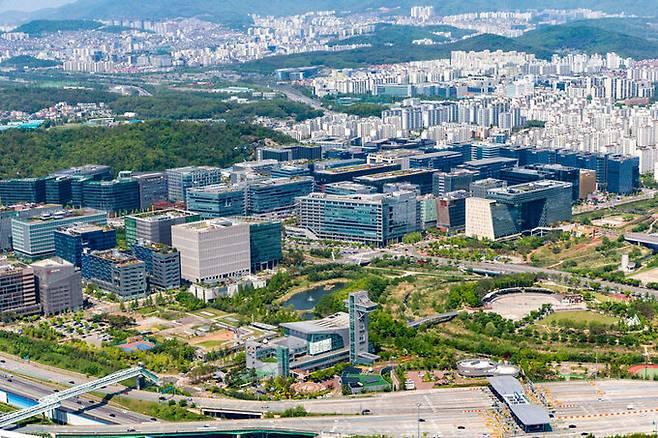 ▲판교신도시 전경. 대법원은 16일 한국토지주택공사(LH)가 성남시를 상대로 제기한 판교 개발부담금 부과처분 취소 소송에서 LH의 상고를 기각하고 성남시의 3731억여 원 부과처분이 적법하다는 원심을 확정했다. (성남시)