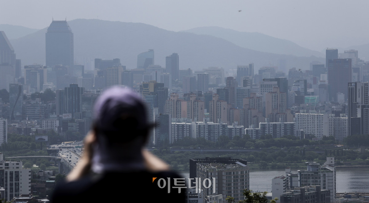 ▲19일 서울 남산에서 바라본 강남 일대 아파트 단지 모습. (고성준 기자 joonko1@)