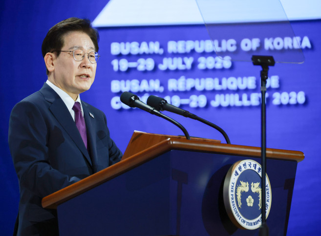 ▲이재명 대통령이 19일 부산에서 열린 제48차 유네스코 세계유산위원회 개회식에서 축사를 하고 있다. (연합뉴스)