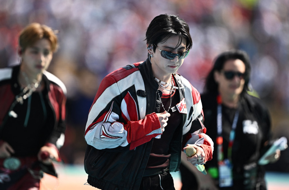 ▲2026 FIFA 북중미 월드컵 결승전 스페인과 아르헨티나의 경기에서 방탄소년단(BTS)이 하프타임 공연을 펼치고 있다. 미국 뉴저지주 이스트러더퍼드 뉴욕 뉴저지 스타디움. (로이터/연합뉴스)