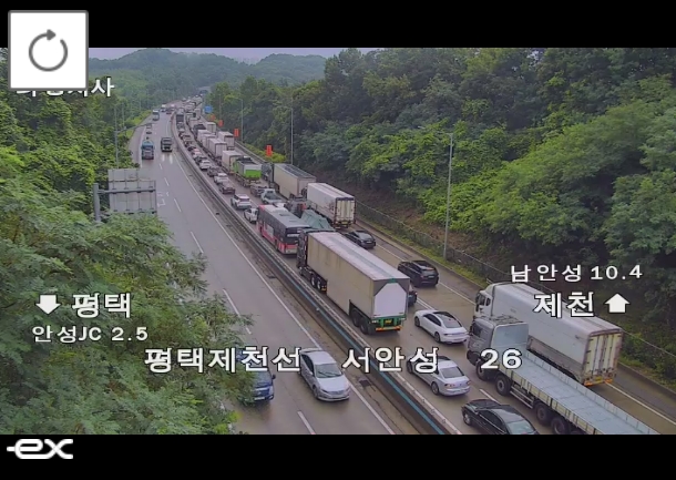 ▲[속보] 평택제천고속도로 서안성 인근 화물차 사고 발생 (출처=로드플러스 캡처)