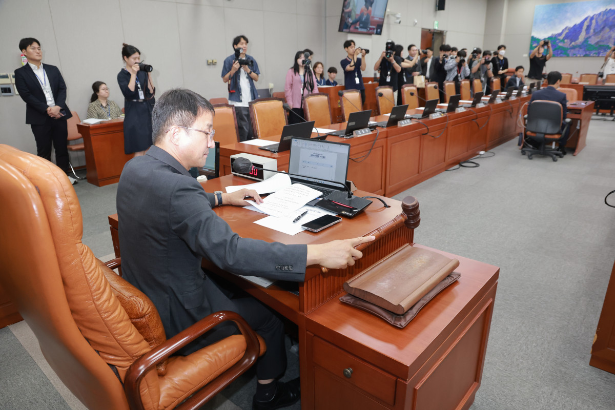 ▲20일 국회에서 열린 운영위원회 제1차 전체회의에서 위원장인 더불어민주당 한병도 원내대표가 간사 선임의 건을 의결하고 있다. 사진=연합뉴스