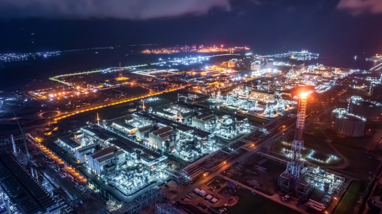 ▲대우건설이 국내 건설사 최초로 원청사 지위로 EPC 수행 중인 나이지리아 LNG T7 야경. (사진제공=대우건설)