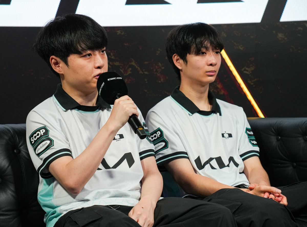 ▲19일(현지시간) EWC 2026 리그 오브 레전드(LoL) 종목 우승을 차지한 디플러스 기아의 미드 라이너 '쇼메이커' 허수와 정글러 '루시드' 최용혁이 질문에 답하고 있다. (연합뉴스)