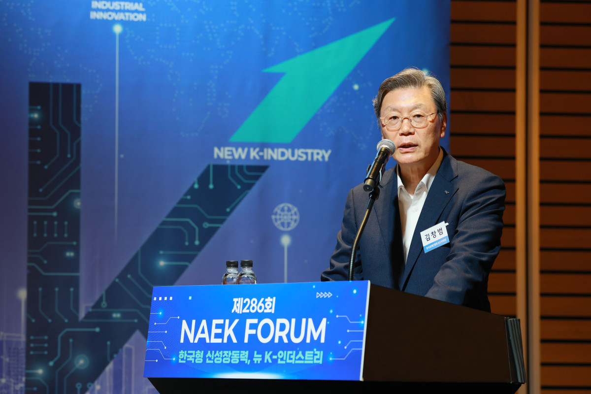 ▲김창범 한국경제인협회 부회장이 20일 FKI타워 컨퍼런스센터에서 '한국형 신성장동력, 뉴 K-인더스트리'를 주제로 열린 '제286회 NAEK포럼'에 참석해 인사말을 하고 있다. (한경협)