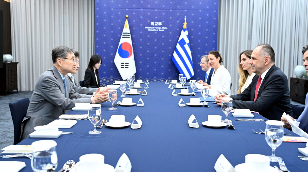▲조현 외교장관과 요르고스 게라페트리티스 그리스 외교장관이 20일 서울에서 회담을 하고 있다. (외교부)