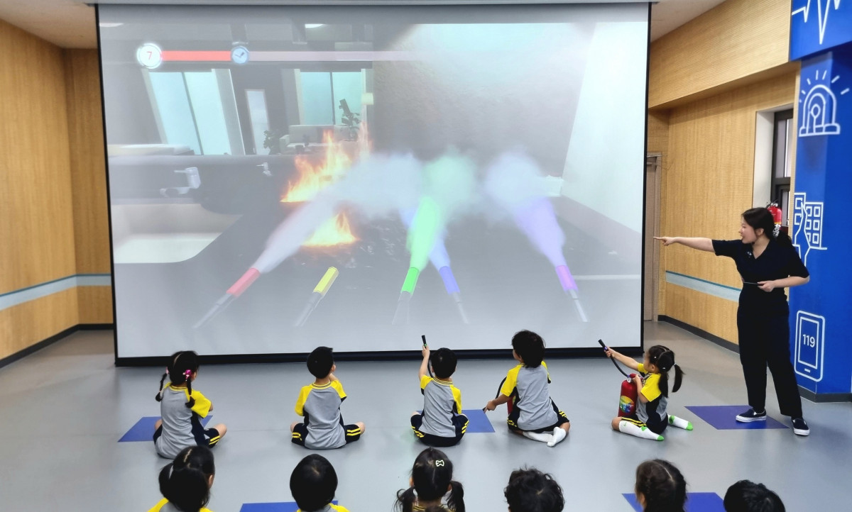 ▲성동생명안전배움터에서 운영 중인 ‘성동형 확장현실(XR) 화재안전 교육’ (사진 제공 = 서울특별시 성동구)
