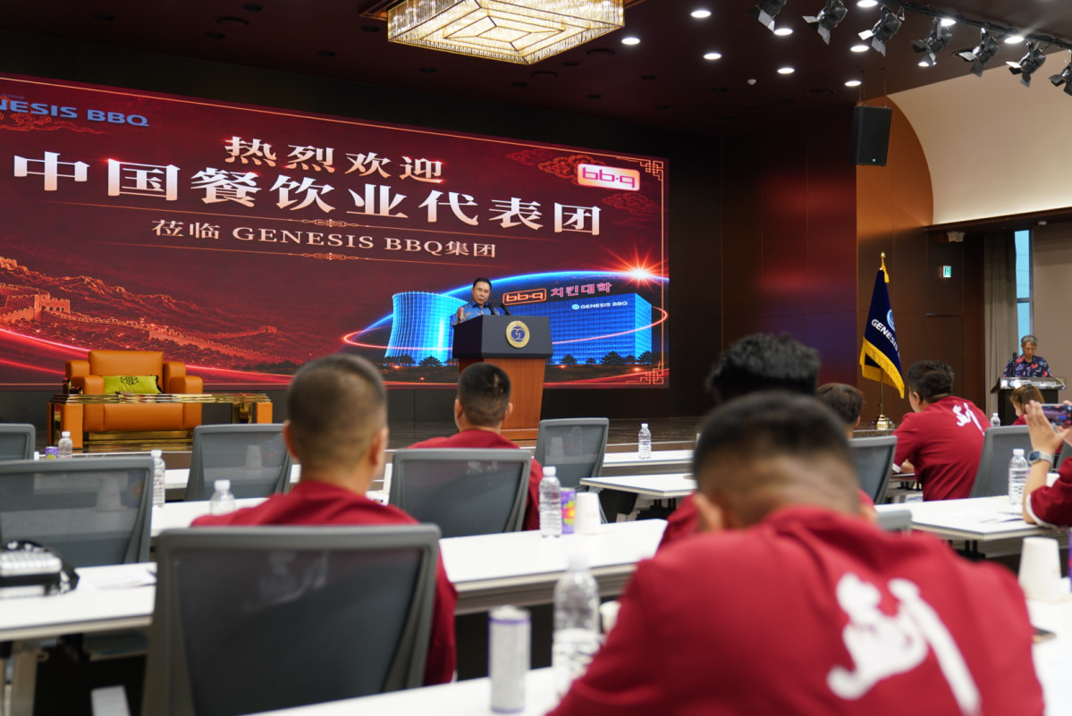 ▲BBQ가 경기도 이천 치킨대학을 방문한 중국 외식업 대표단 CEO 등 관계자 40여 명에게 글로벌 사업의 원동력인 치킨대학 교육 시스템과 운영 노하우를 소개하고 양국간 교류와 발전 방안 등을 논의했다. (사진제공=제너시스BBQ)
