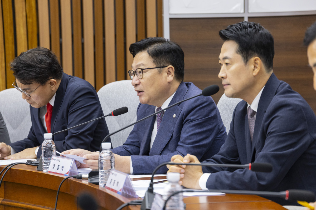 ▲국민의힘 정점식 원내대표가 21일 국회에서 열린 국회 '제9회 전국동시지방선거 투표용지 부족 사태 등 국민 참정권 침해 진상규명 및 선거관리 개혁을 위한 국정조사 특별위원회'-국민의힘 '6·3 국민참정권 침해 진상규명 및 선거관리 개혁 특별위원회' 연석회의에서 발언하고 있다. (연합뉴스)