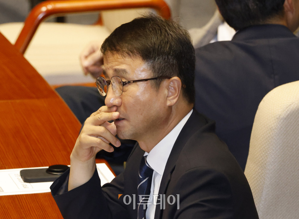 ▲한병도 더불어민주당 대표 직무대행 겸 원내대표가 21일 서울 여의도 국회 본회의에 참석하고 있다. 고이란 기자 photoeran@