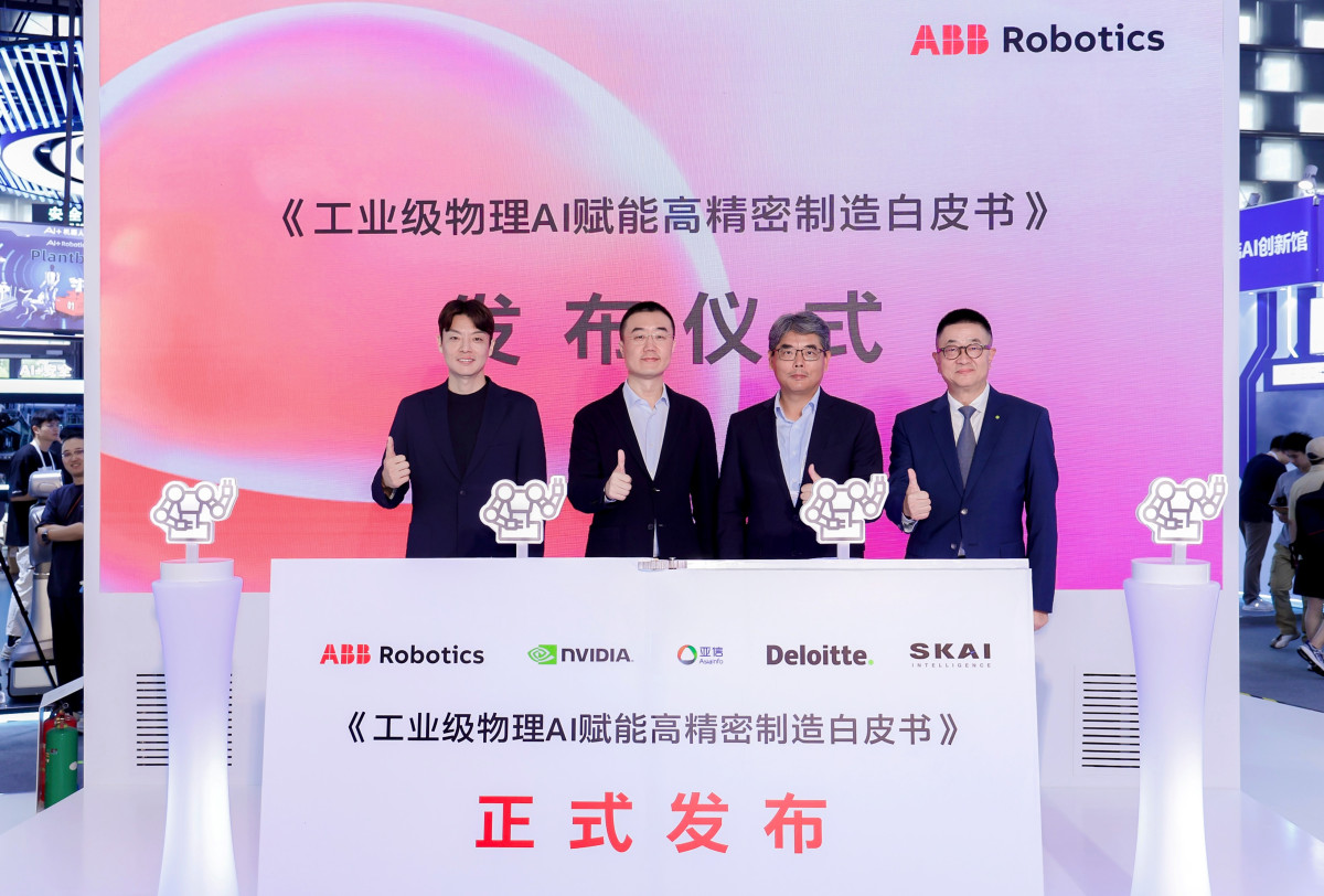 ▲이재철 스카이인텔리전스 대표(왼쪽부터 ), 류청쿤 아시아인포 부사장, 헨리 한 ABB그룹 수석부사장 겸 ABB로보틱스 중국 대표, 스탠리 다이 딜로이트 아시아·태평양 경영위원회 의장 겸 아시아·태평양 최고전략혁신책임자가 백서 발표식에 참석해 기념촬영을 하고 있다. (사진=스카이인텔리전스)