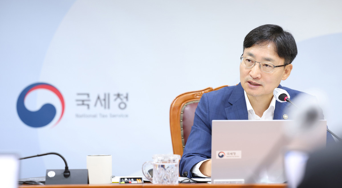 ▲임광현 국세청장이 22일 세종시 정부세종2청사에서 열린 하반기 첫 지방청장 회의를 주재하며 국세·국세외수입 체납관리단의 현장 상황 점검과 실무상 제도 보완 방안 등을 집중 논의하고 있다. (사진제공=국세청)