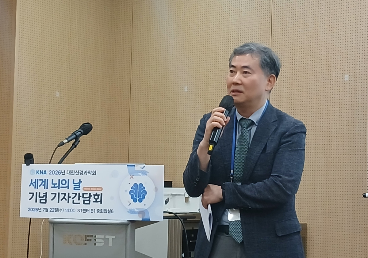 ▲서대원 대한신경과학회 이사장이 세계 뇌의 날(World Brain Day)을 맞아 22일 서울 강남구 과학기술컨벤션센터에서 기자간담회를 개최하고 발언 중이다. (한성주 기자 hsj@)