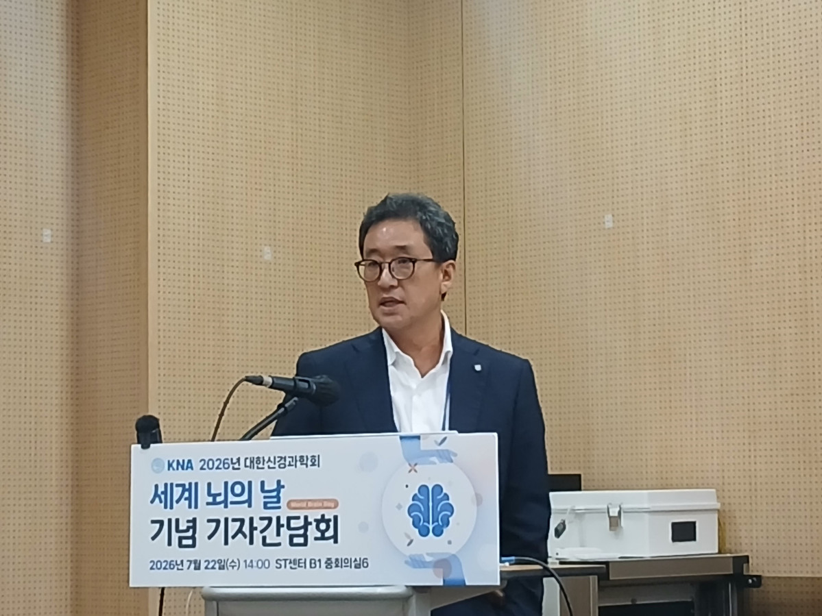 ▲권도영 고려대안산병원 신경과 교수가 22일 서울 강남구 과학기술컨벤션센터에서 열린 대한신경과학회 기자간담회에 참석해 효과적인 파킨슨병 치료제들이 한국에 도입되지 않는 문제점을 공유하고 있다. (한성주 기자 hsj@)