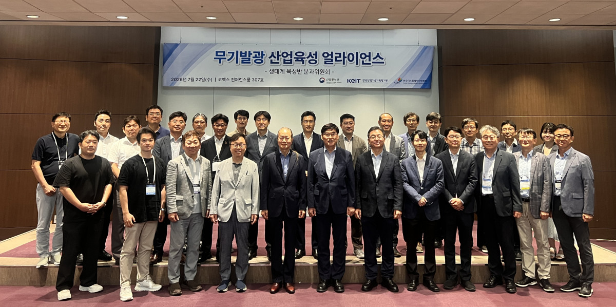 ▲한국디스플레이산업협회는 22일 서울 코엑스에서 무기발광 디스플레이의 국내 생태계 육성과 시장 창출을 위한 '무기발광 디스플레이 분과위원회 정례회의'를 개최했다. (사진제공=한국디스플레이산업협회)