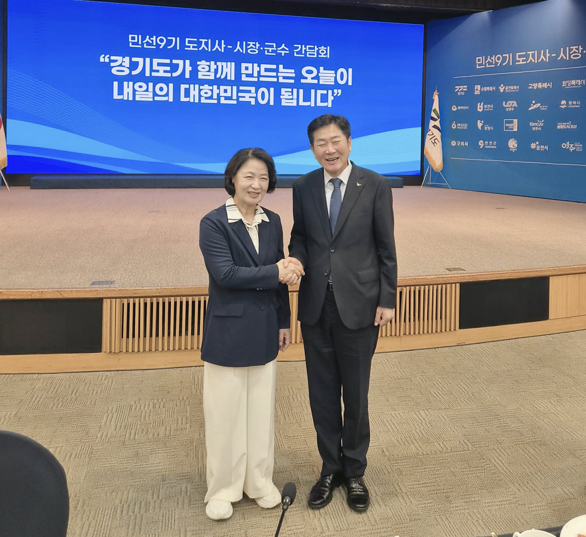 ▲조용호 오산시장과 추미애 경기도지사. (조용호 오산시장 페이스북)