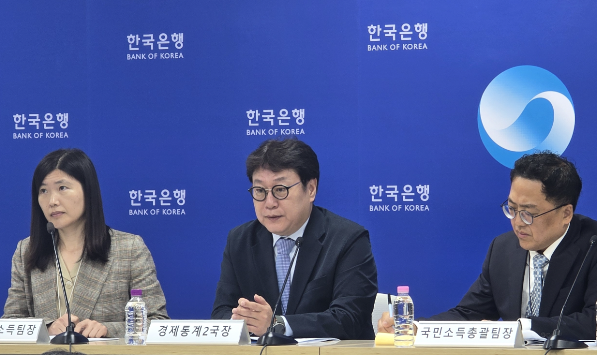 ▲이동원 한국은행 경제통계2국장(가운데)이 23일 2026년 2/4분기 실질 국내총생산(속보) 설명회에서 발언하고 있다. (배근미 기자 athena3507@)