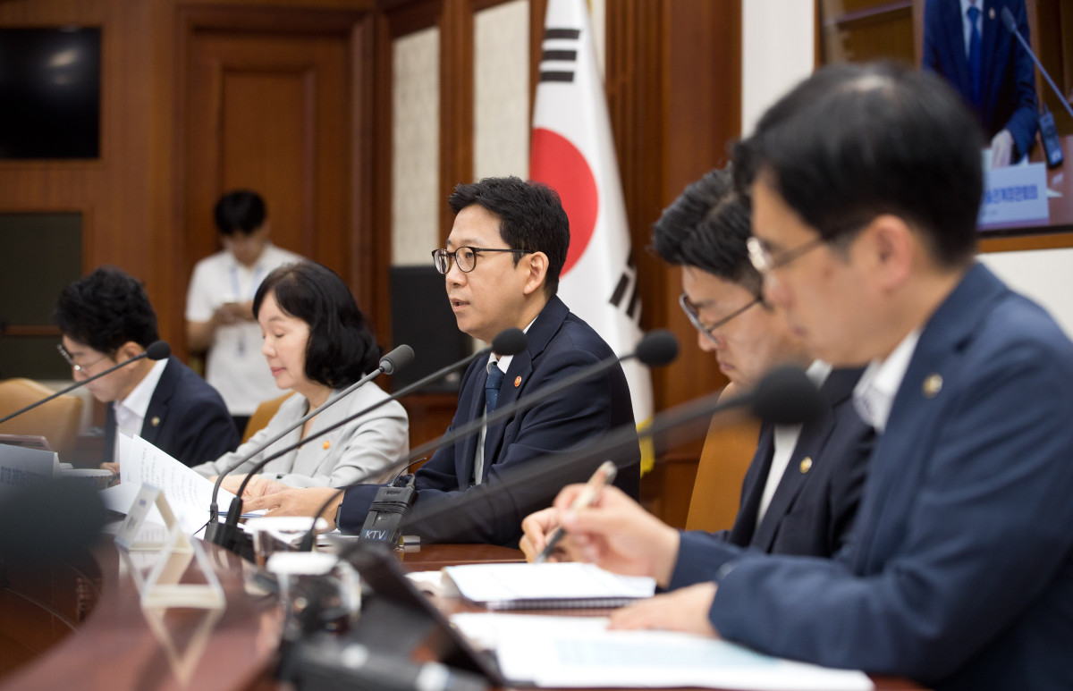 ▲배경훈 부총리 겸 과학기술정보통신부 장관이 23일 오전 서울 종로구 정부서울청사 본관 영상회의실에서'제11회 과학기술관계장관회의' 를 주재하고 있다. (사진제공=과학기술정보통신부)