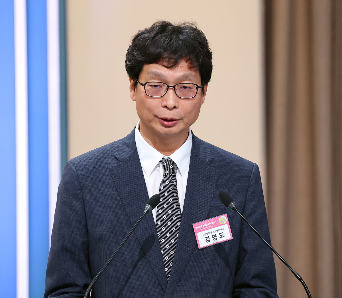 ▲김영도 한국금융연구원 연구위원이 23일 서울 여의도 KBS 별관에서 열린 이재명 대통령 주재 부동산정책 국민 대토론회에서 주택금융 관련 발제를 하고 있다. (사진제공=연합뉴스)