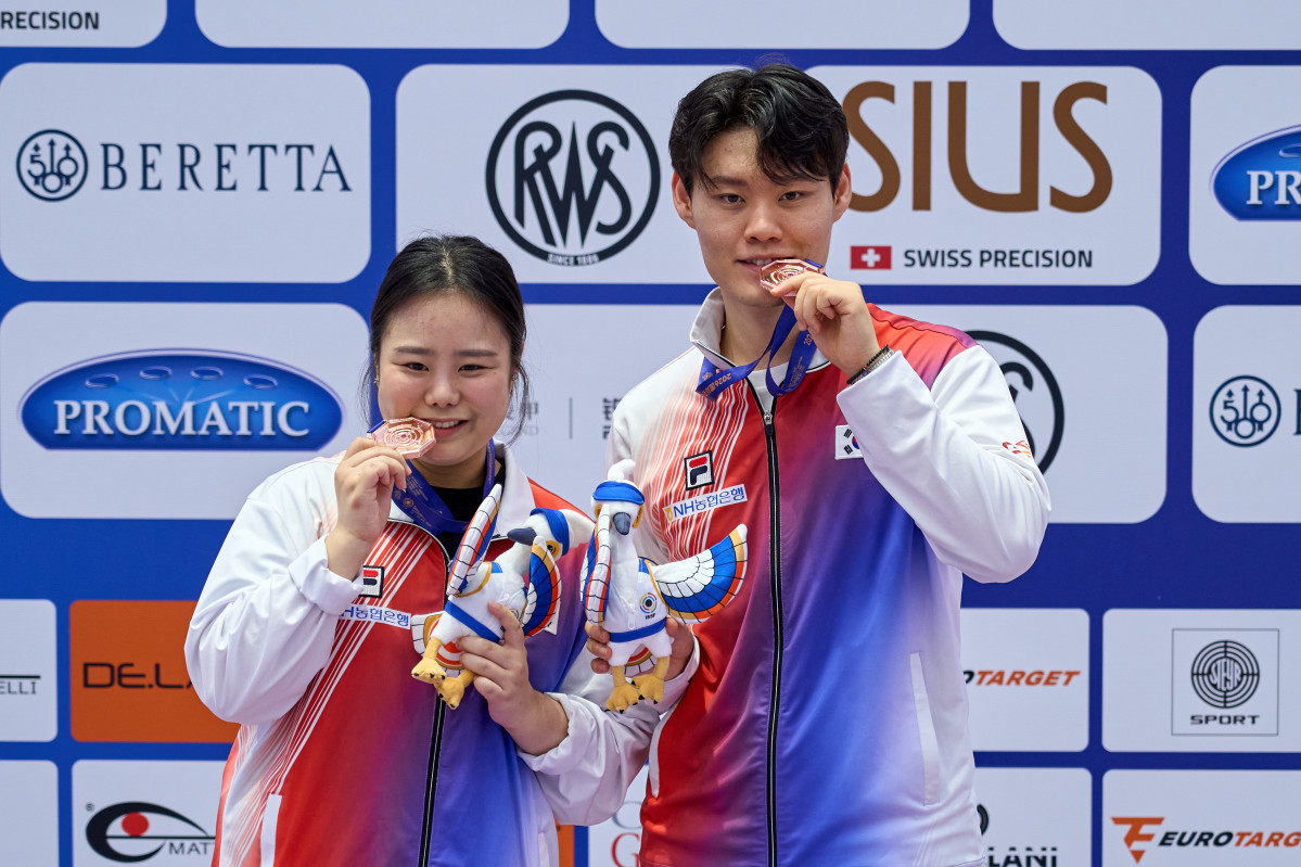 ▲왼쪽부터 김보미(부산시청), 홍수현(강원도청). (사진제공=대한사격연맹, 연합뉴스)