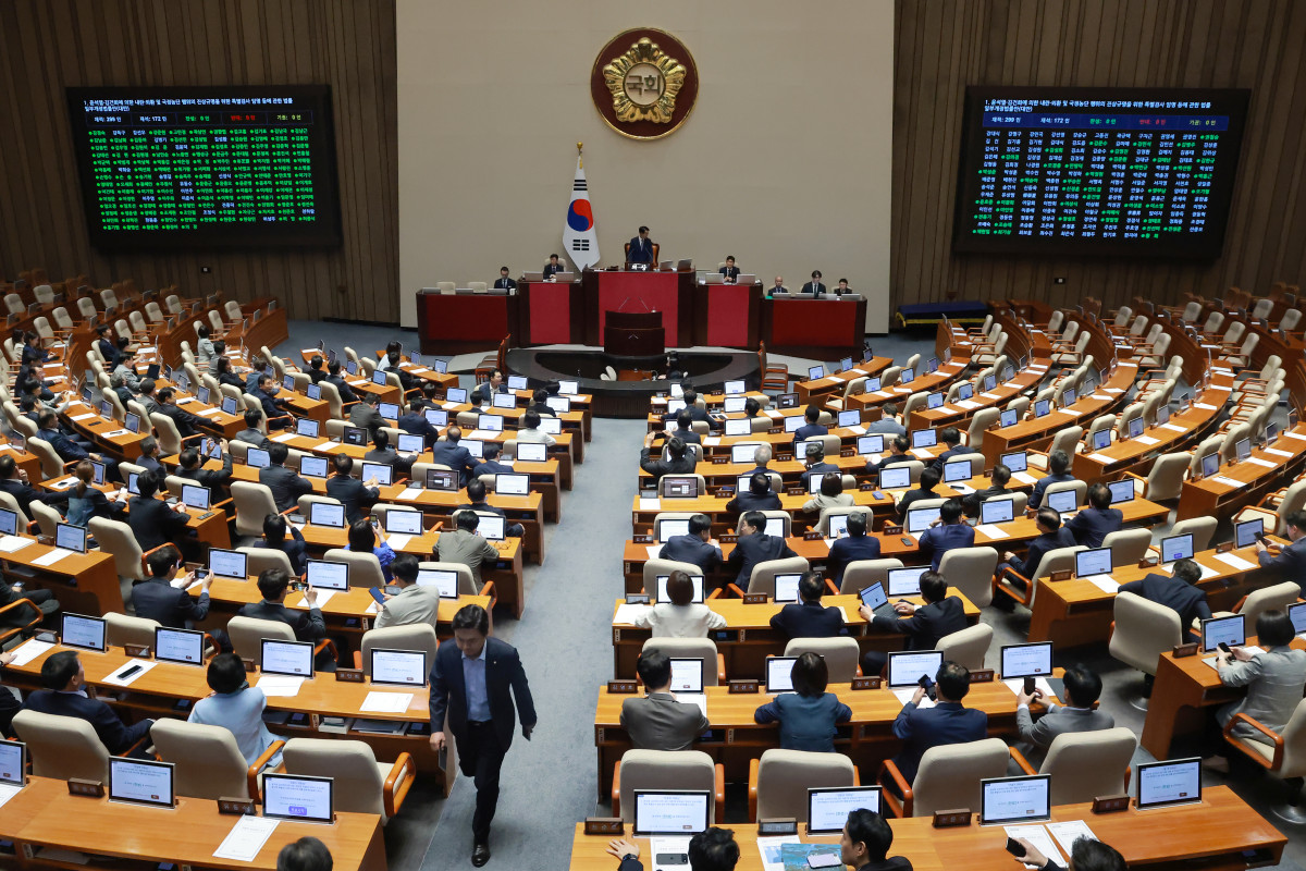 ▲21일 국회에서 열린 7월 임시국회 제1차 본회의에서 전날 상정된 2차 종합특검 연장법안(윤석열·김건희에 의한 내란·외환 및 국정농단 행위의 진상규명을 위한 특별검사 임명 등에 관한 법률 일부개정법률안)이 통과되고 있다. (연합뉴스)