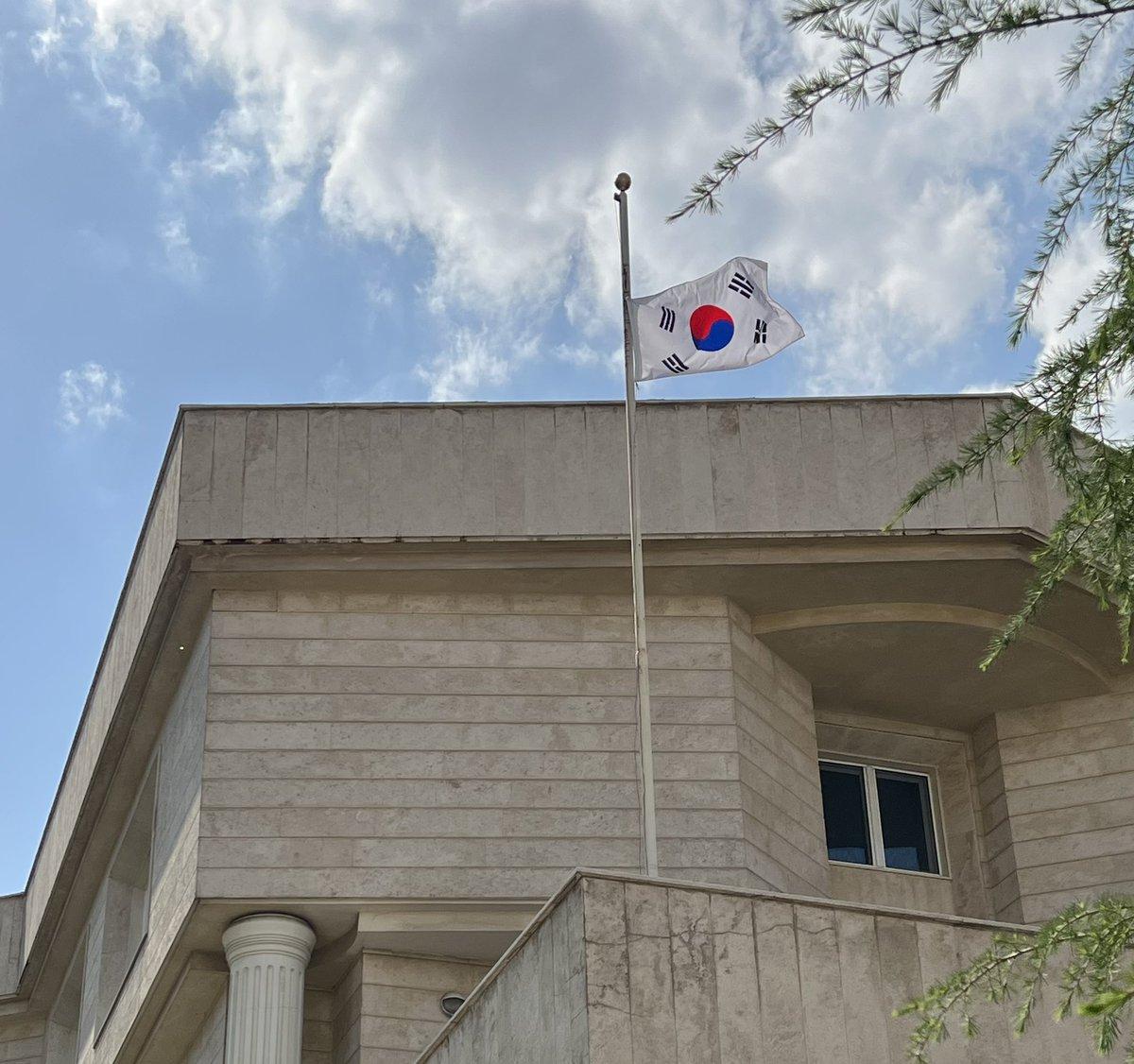 ▲영국 정부가 이란에 머무는 외교관들을 모두 철수시켰다. 2월 28일 중동 전쟁 개전 이후 이탈리아와 독일, 스위스 외교관들이 철수했다. 사진은 일부 인력만 남아있는 주이란 한국대사관 모습. (출처 주이란 대사관 SNS)