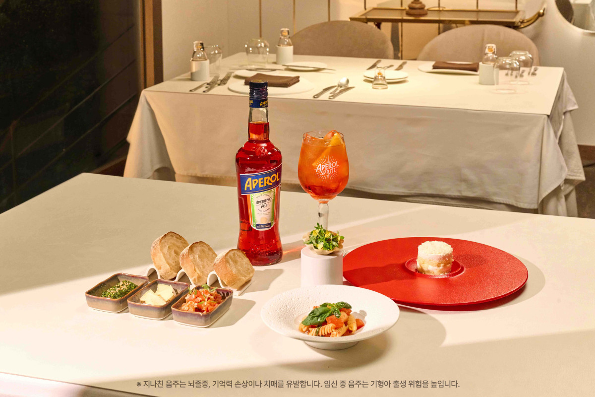 ▲'아페롤 스프리츠 썸머 테이블' 페어링 푸드 연출 사진. (사진제공=캄파리코리아)