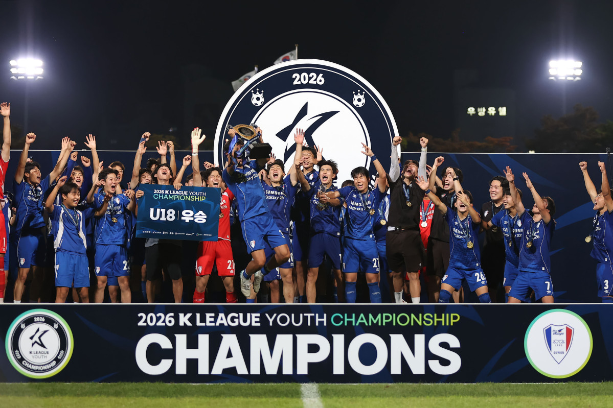 ▲2026 K리그 U-18 챔피언십 우승팀 수원의 세리머니 모습. (사진제공=한국프로축구연맹)