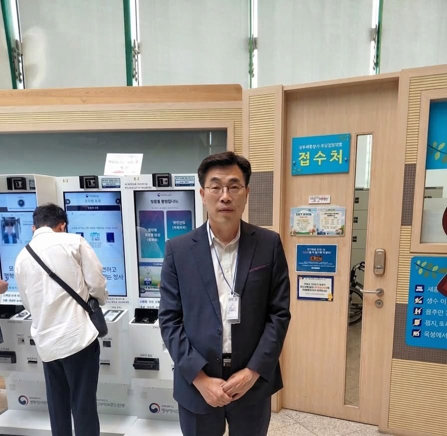 ▲최원용 평택시장이 유천 상수원보호구역 강제 해제 위기를 막아낸 과정을 설명하며 평택시민의 물 주권 사수 의지를 밝히고 있다. (최원용 평택시장 페이스북)