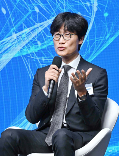 ▲이해진 네이버 이사회 의장이 24일(현지시간) 미국 샌프란시스코 더 미드웨이에서 이재명 대통령이 참석한 '샌프란시스코 AI 서밋'에서 발언하고 있다. 2026.7.25