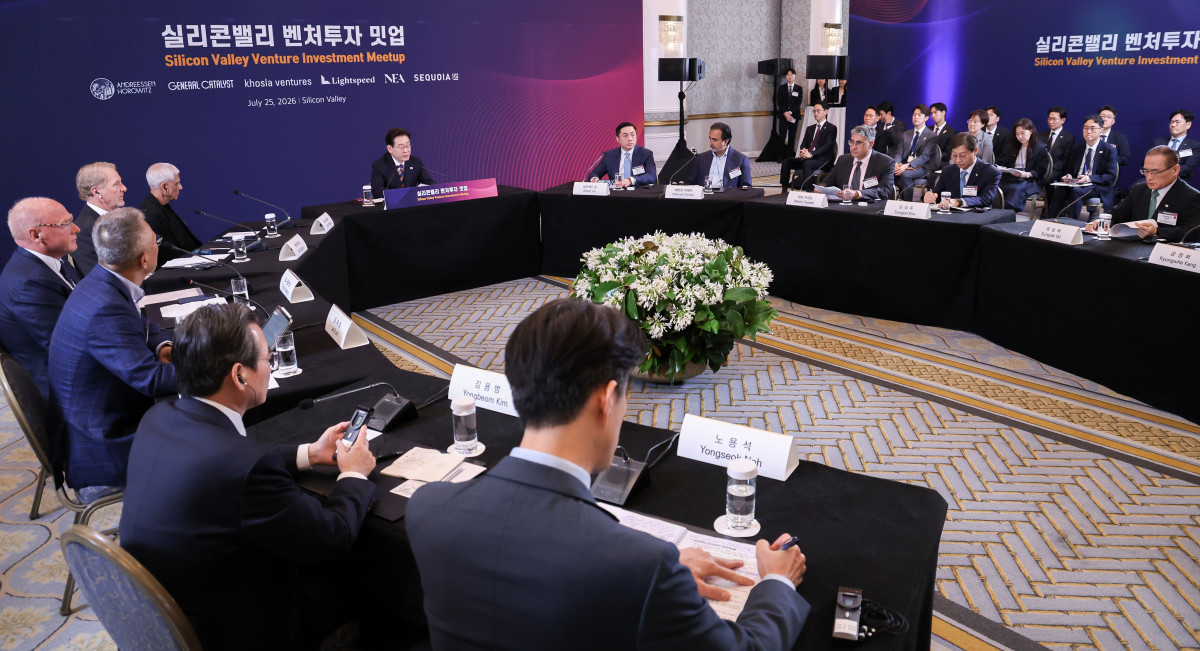 ▲이재명 대통령이 25일(현지시간) 미국 샌프란시스코 한 호텔에서 열린 실리콘밸리 벤처투자 밋업에서 발언하고 있다. (연합뉴스)