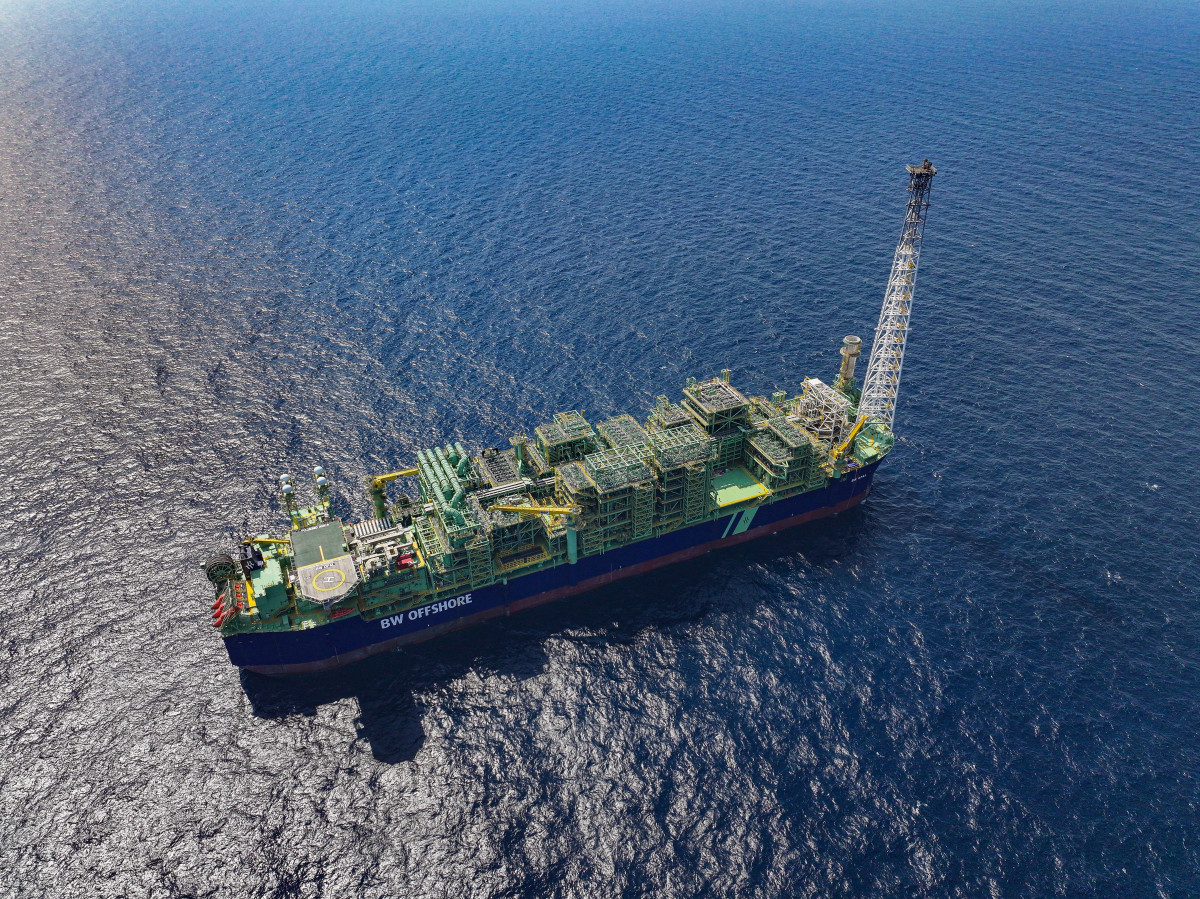 ▲바로사가스전에 설치된 부유식 복합생산설비(FPSO) 전경 (SK이노베이션 E&S)