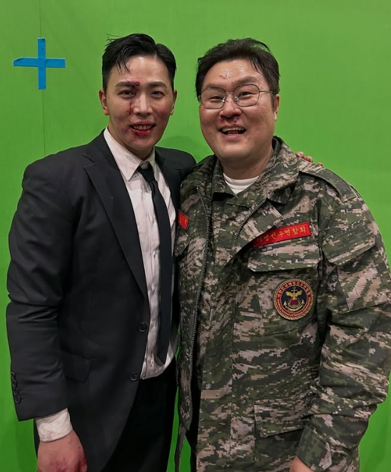 ▲배우 이동하와 윤경호. (출처=이동하 SNS)
