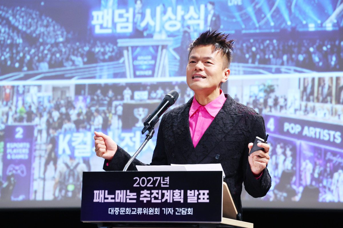 ▲27일 오후 서울 종로구 국립현대미술관 서울에서 열린 '2027년 패노메논 추진계획 발표' 대중문화교류위원회 기자간담회에서 공동위원장을 맡은 박진영 JYP엔터테인먼트 대표 프로듀서가 추진 계획을 발표하고 있다. (연합뉴스)