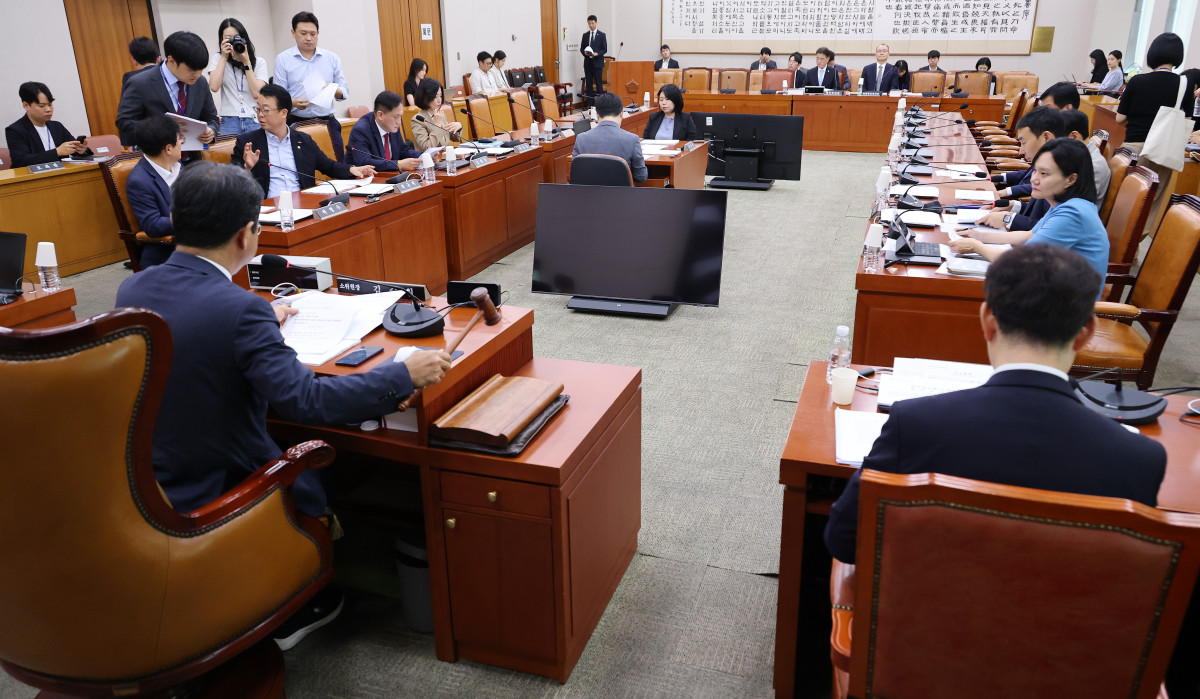 ▲김승원 소위원장이 27일 국회에서 열린 법제사법위원회 법안심사제1소위원회에서 의사 진행을 하고 있다. 사진=연합뉴스