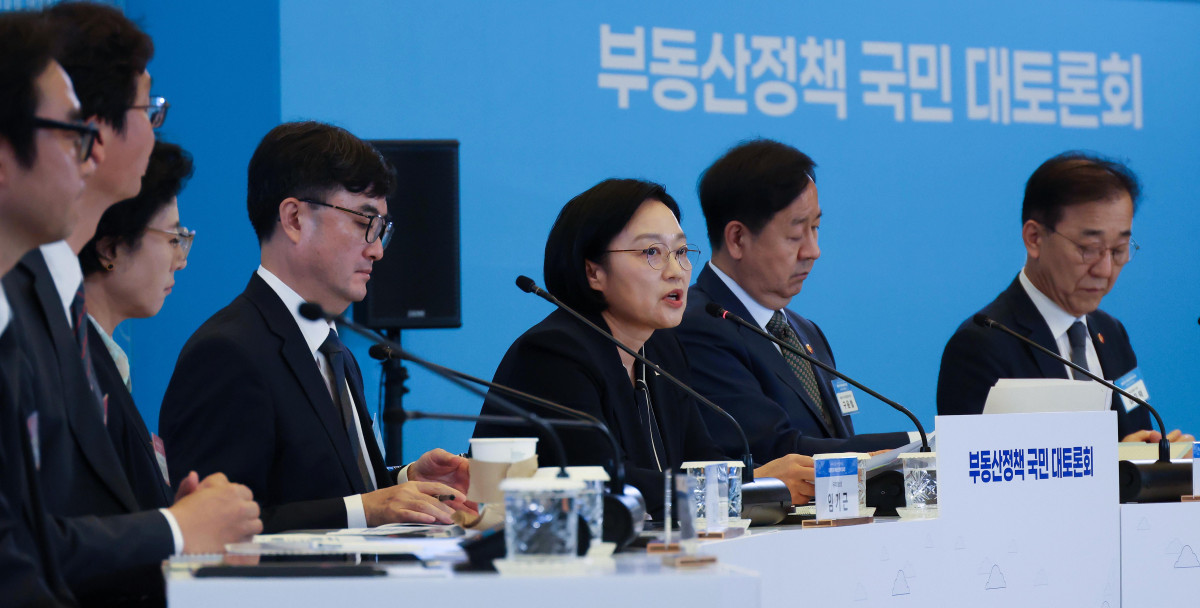 ▲한성숙 국무총리가 27일 서울 중구 대한상공회의소에서 열린 부동산정책 국민 대토론회에서 모두발언을 하고 있다. 신태현 기자 holjjak@