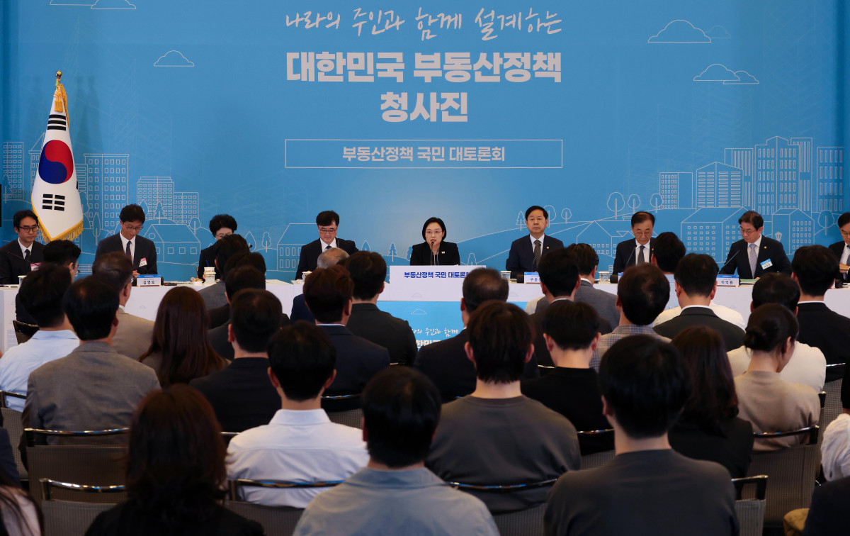 ▲한성숙 국무총리가 27일 서울 중구 대한상공회의소에서 열린 부동산정책 국민 대토론회에서 모두발언을 하고 있다. 신태현 기자 holjjak@