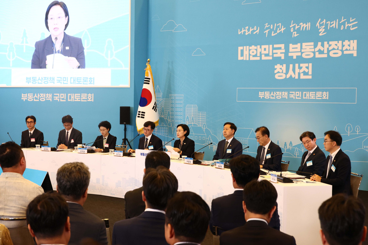 ▲한성숙 국무총리가 27일 서울 중구 대한상공회의소에서 열린 부동산정책 국민 대토론회에서 모두발언을 하고 있다. 신태현 기자 holjjak@