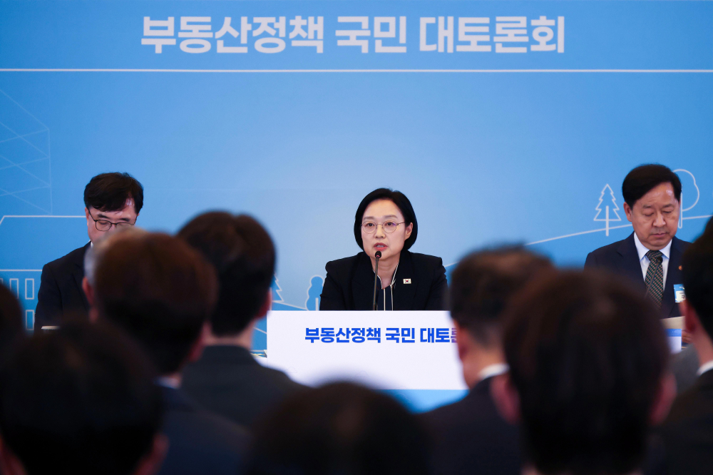 ▲한성숙 국무총리가 27일 서울 중구 대한상공회의소에서 열린 부동산정책 국민 대토론회에서 모두발언을 하고 있다. 신태현 기자 holjjak@ (이투데이DB)