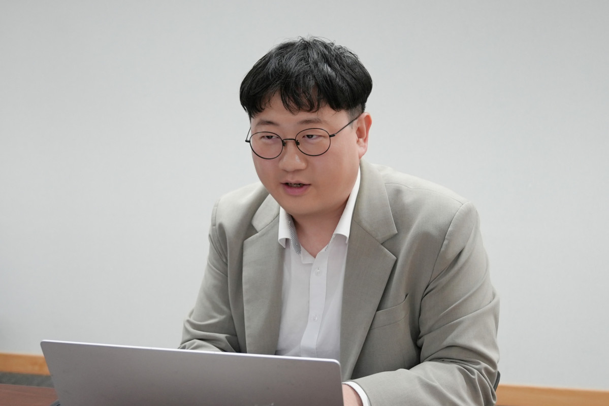 ▲정상휘 교보증권 책임연구원이 여의도 교보증권 본사에서 본지와 만나 코스닥 체질 개선안에 대해 이야기하고 있다. (사진제공=교보증권)