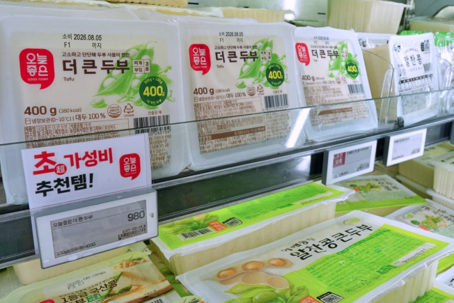 ▲롯데마트 제타플렉스 잠실점 '오늘좋은 더 큰 두부' 매대. (사진제공=롯데마트·슈퍼)