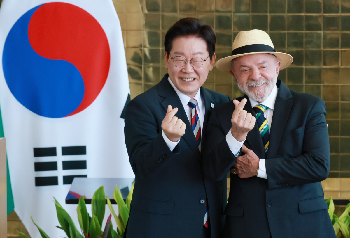 ▲손가락 하트 만들어보이는 한-브라질 정상. (연합뉴스)